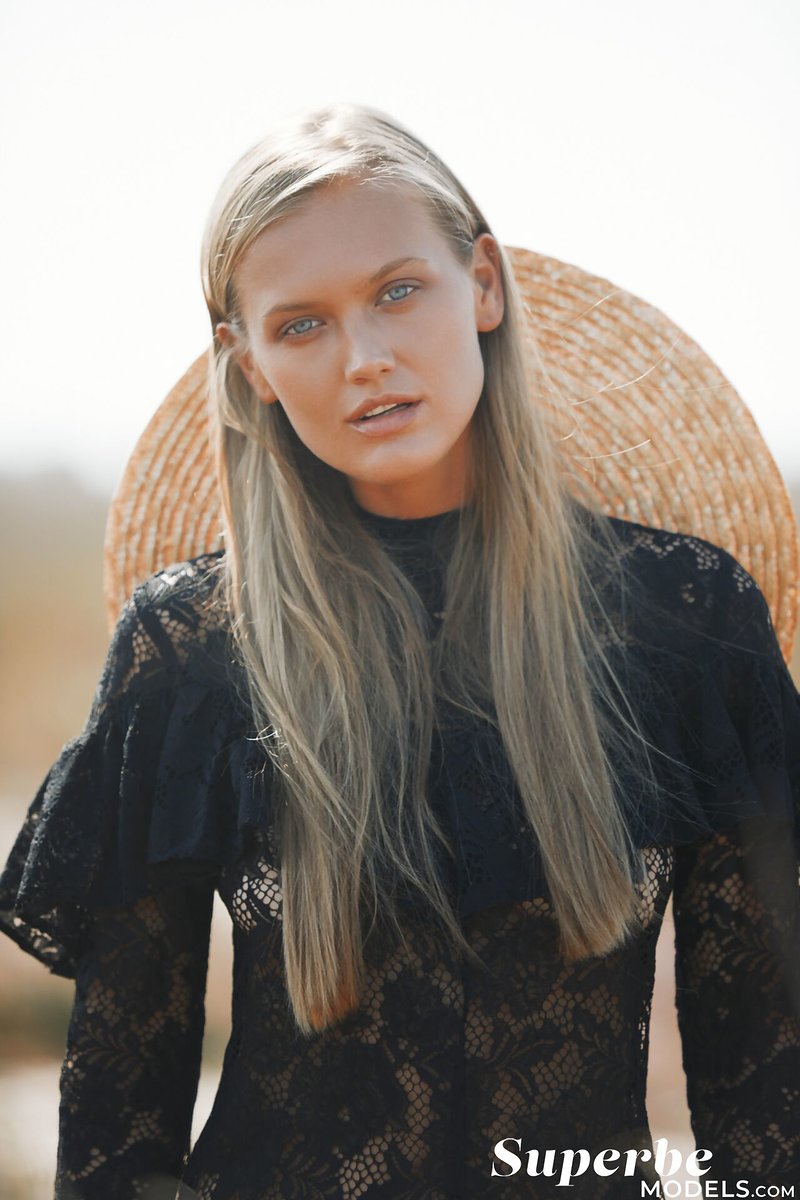 Алла, 22